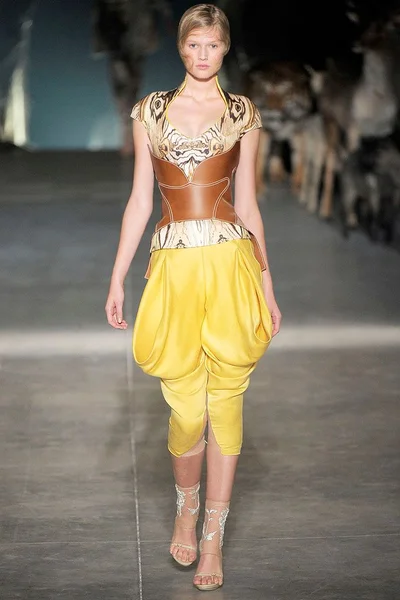 Look 5
